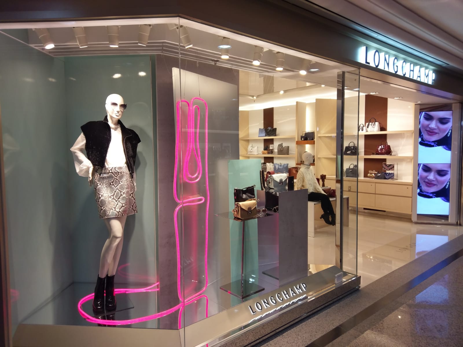Longchamp 1-1.jpg